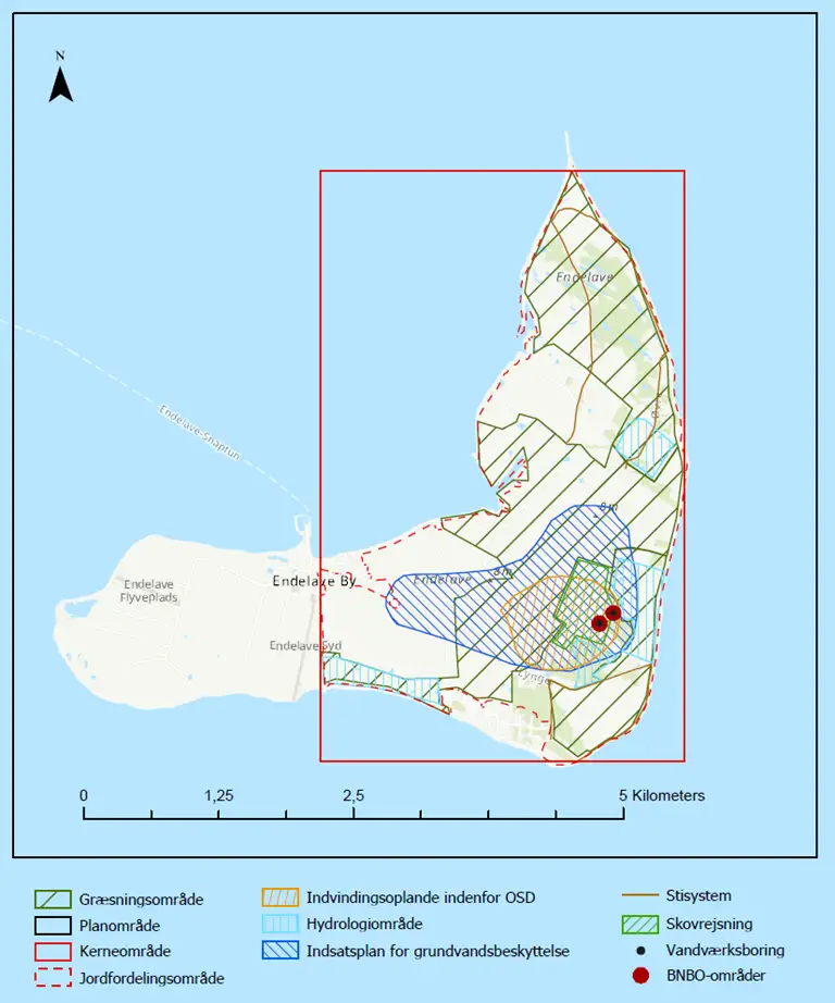 Kort over Endelave der viser kerneomr&aring;det p&aring; den &oslash;stlige havldel af &oslash;en. Indenfor kerneomr&aring;det er dele af &oslash;en udlagt til gr&aelig;sningsomr&aring;de, indvindingsopland, Boringsn&aelig;re beskyttelsesomr&aring;der (BNBO), skovrejsningsplaner, hydrologiomr&aring;der, samt indsatsplaner for grundvandsbeskyttelse.