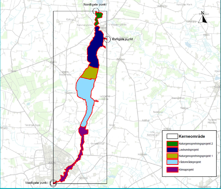 Kort over kerneomr&aring;det for projektet ved Halk&aelig;r &Aring;dal. Projektomr&aring;de er l&oslash;ber fra nord til syd og er inddelt i forskellige afgr&aelig;nsede projektomr&aring;der. Fra nord til syd er projekterne: Naturgenopretning nr. 2, lavbund, naturgenopretning nr. 1, v&aring;domr&aring;de og klima.